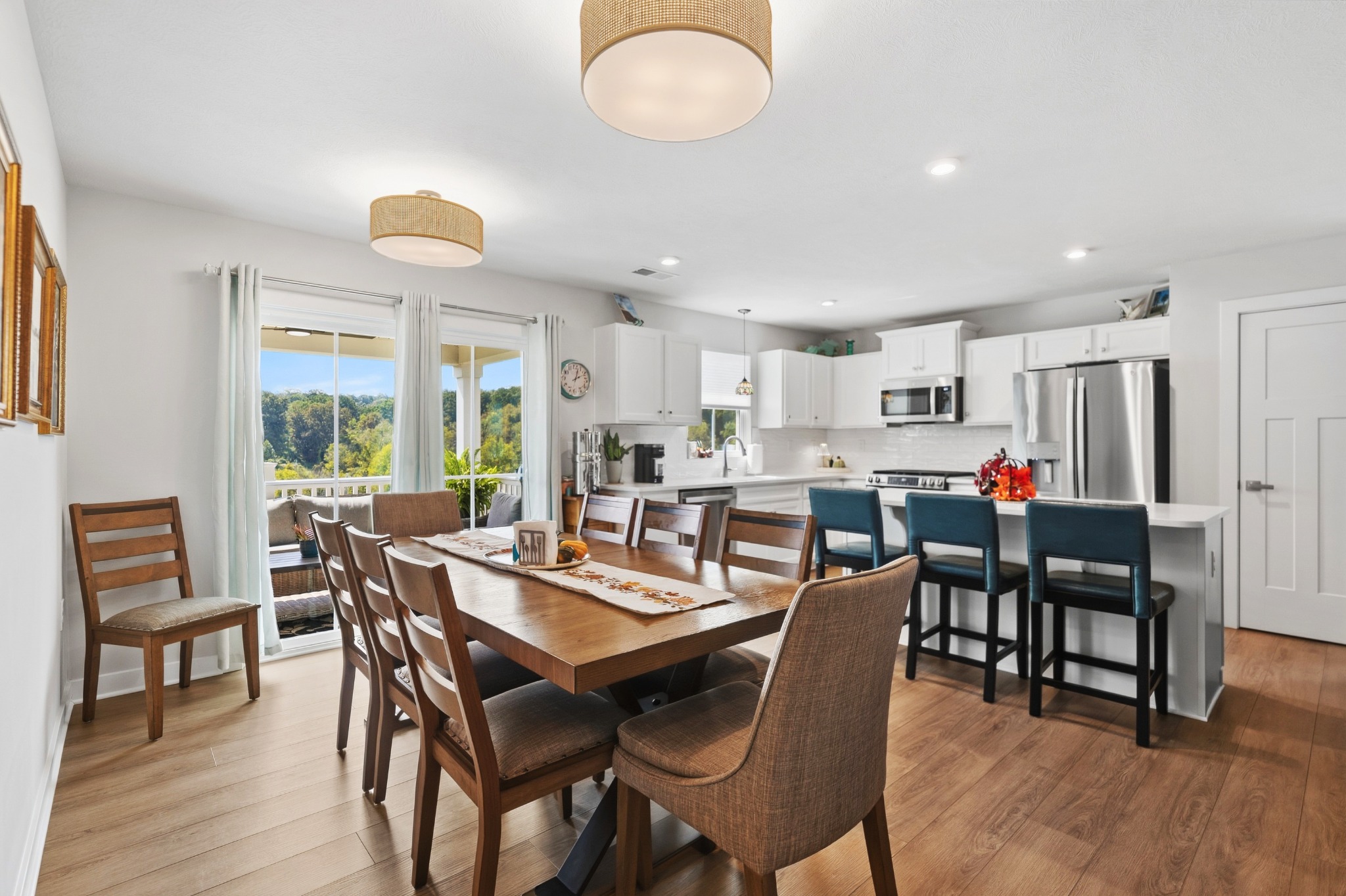 Dining area beside kitchen